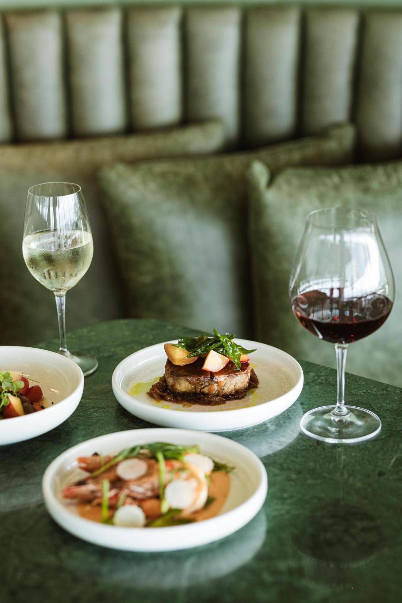 Crystalbrook Kingsley Otel Newcastle Dış mekan fotoğraf Wine and food