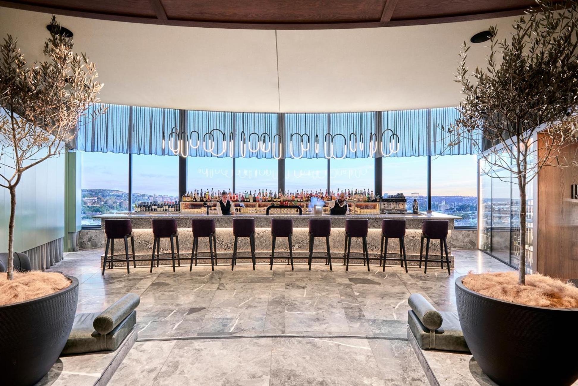 Crystalbrook Kingsley Otel Newcastle Dış mekan fotoğraf The bar at the top of the hotel